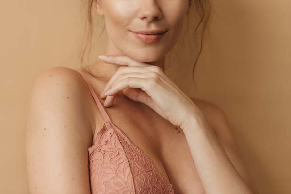 Frau in Unterwäsche